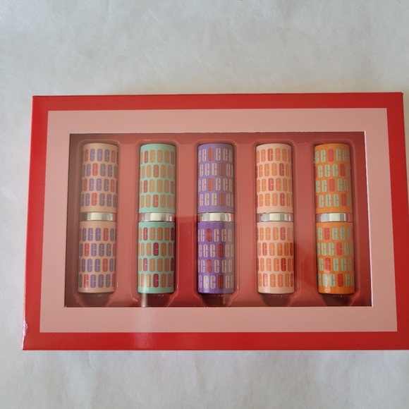 Clinique Other - Clinique Kisses 5 Pop Lip Contour + Primer